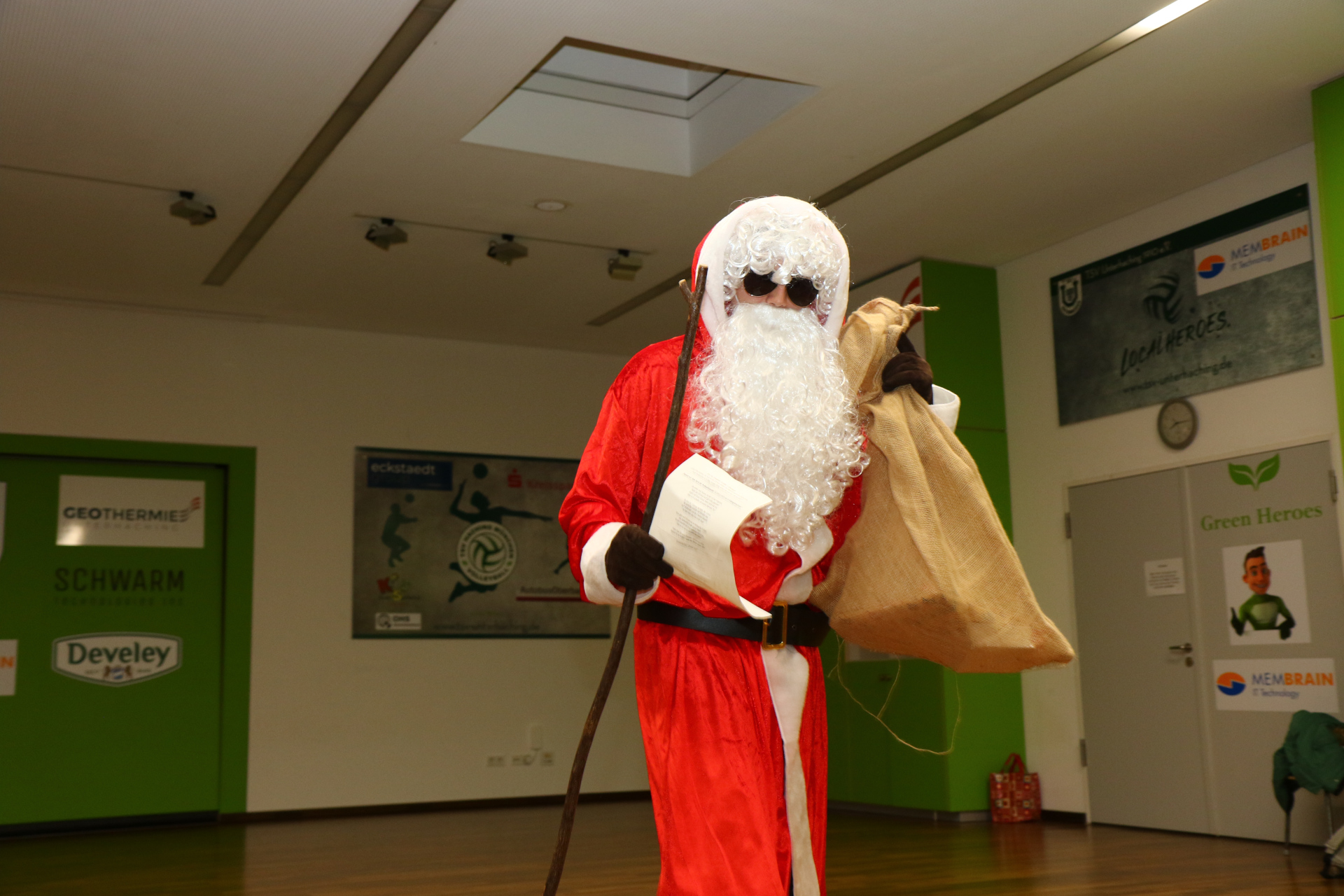 Karate-Weihnachtsfeier: 50 Geschenke und eine große Überraschung ❤️🥋